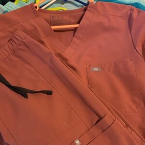 Figs Dusty Rose Scrub Set